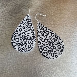 LEOPARD Black and White wood print earrings!!